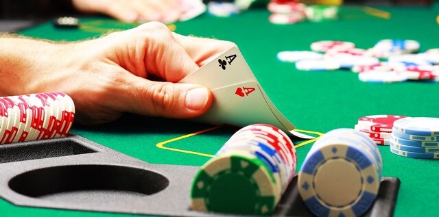 Vì sao phải đoán bài trong game poker